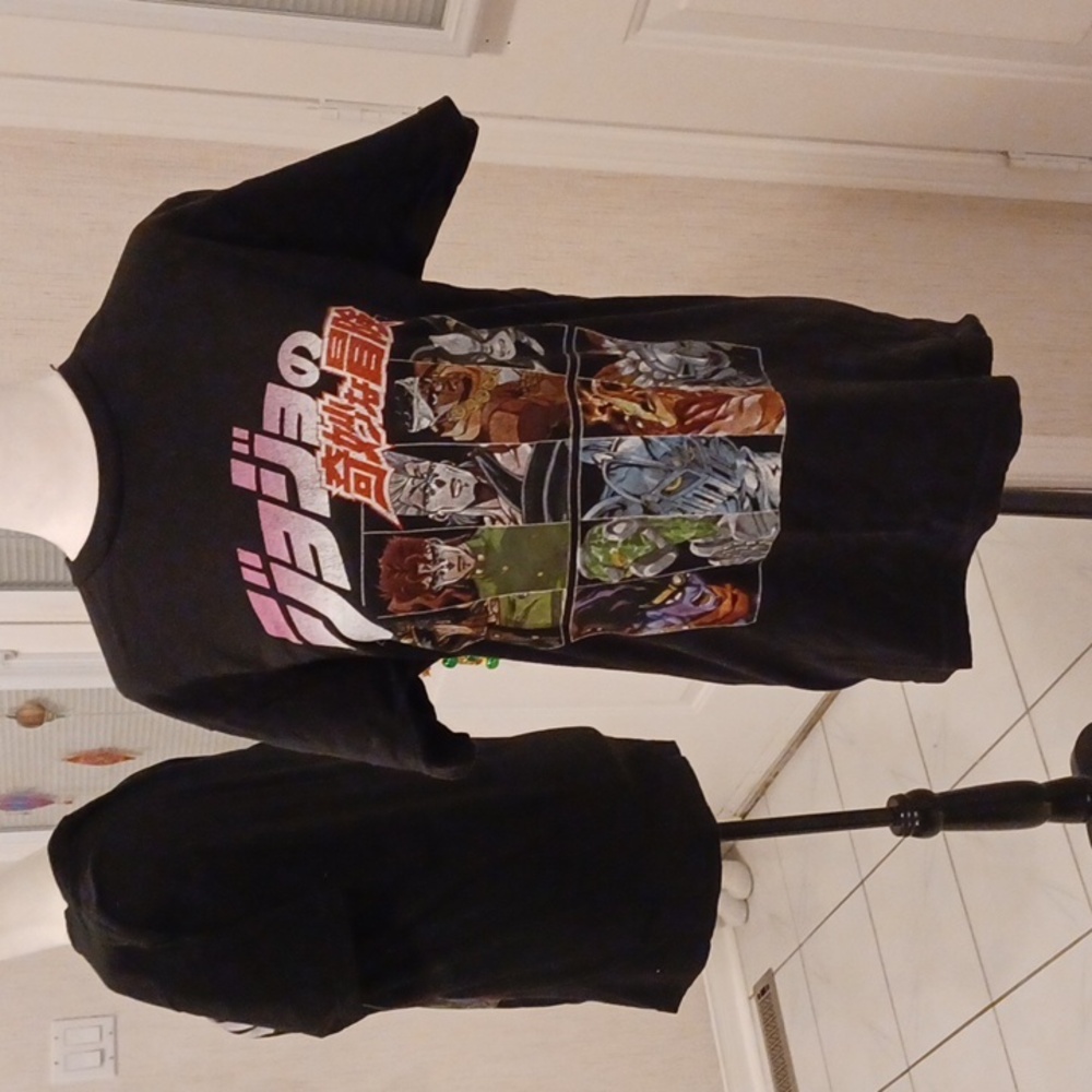 4/$30 Black Fading Graphic Tee - Size Medium